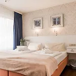 מלון Parkhotel Weber-mueller 4*